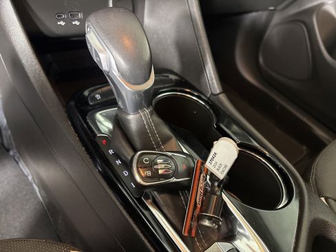 Used 2024 Buick Encore GX Avenir FWD image 3