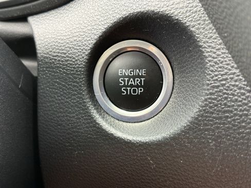 Used 2022 Toyota Corolla Cross LE AWD/4WD image 18