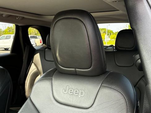 Used 2019 Jeep Cherokee Limited w/ Trailer Tow Group AWD/4WD image 7
