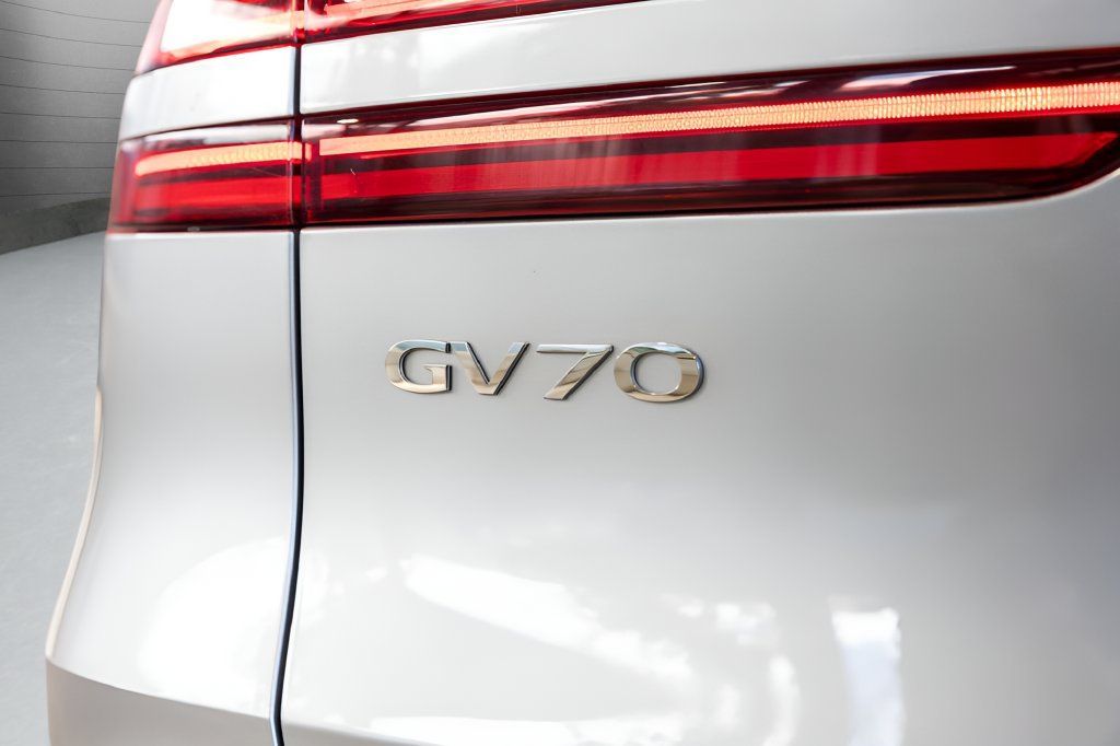 Used 2024 Genesis GV70 2.5T w/ Select Package AWD/4WD image 17