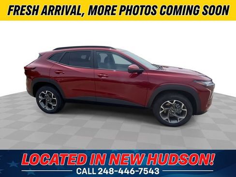 Used 2024 Chevrolet Trax LT w/ Driver Confidence Package FWD image 3