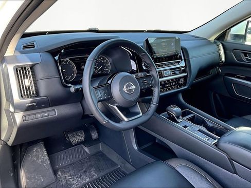 Used 2024 Nissan Pathfinder SL image 14
