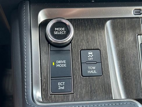 Used 2025 Lexus GX 550 w/ Accessory Package (2T) AWD/4WD image 38