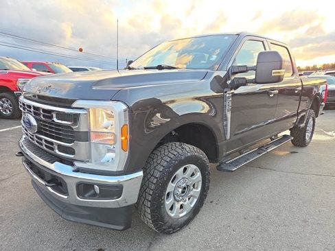 Used 2024 Ford F250 XLT image 2