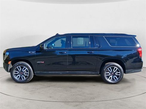Used 2023 GMC Yukon XL AT4 image 2