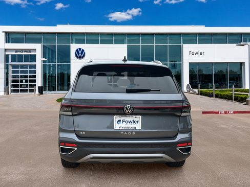 New 2026 Volkswagen Taos SE FWD image 6