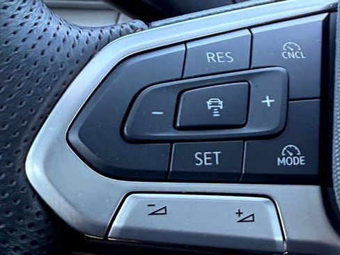 Used 2025 Volkswagen Tiguan SE R-Line AWD/4WD image 21
