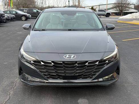 Used 2023 Hyundai Elantra Limited image 3