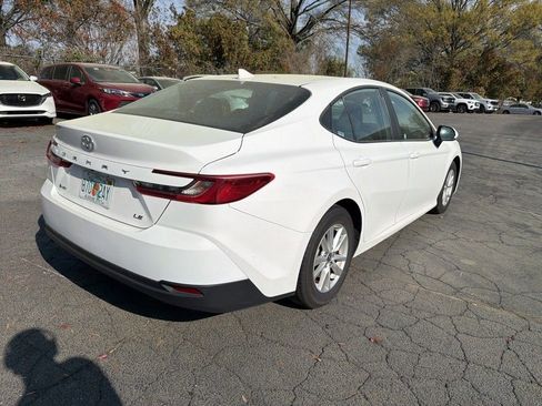 Used 2025 Toyota Camry LE image 5