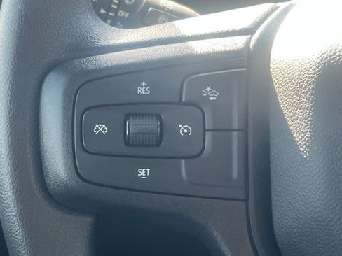 Used 2025 Chevrolet Silverado 1500 Custom image 9