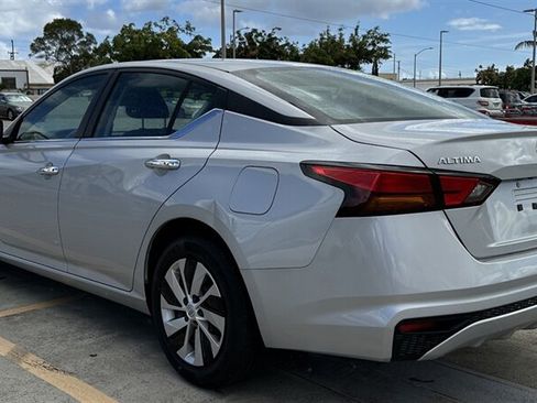 Used 2022 Nissan Altima 2.5 S FWD image 3