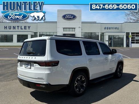 Used 2023 Jeep Wagoneer Series III w/ Convenience Group I image 5