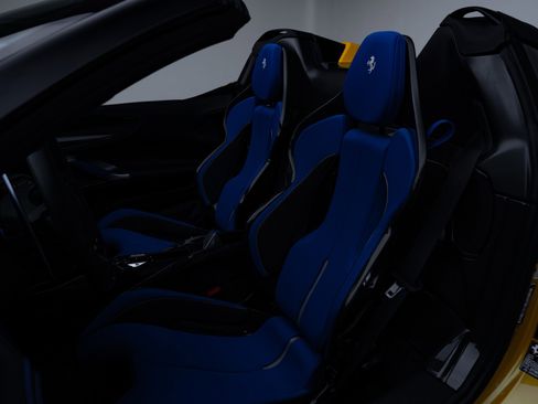 Used 2023 Ferrari SF90 Spider image 24