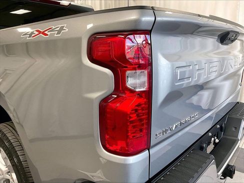 Used 2023 Chevrolet Silverado 1500 LT AWD/4WD image 34