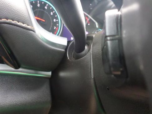 Used 2021 Chevrolet Traverse LT image 21