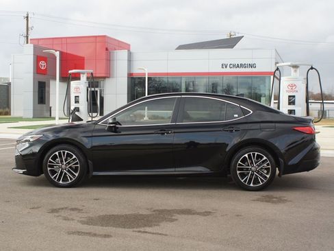 Used 2026 Toyota Camry Hybrid image 12