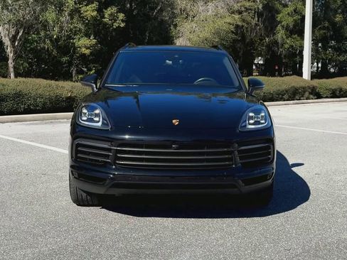Used 2023 Porsche Cayenne Platinum Edition image 3