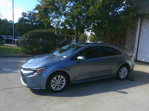 Used 2025 Toyota Corolla XLE image 7