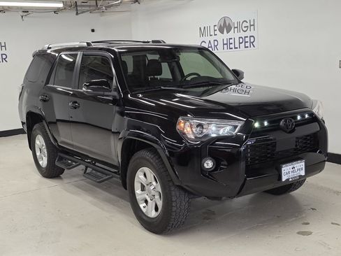 Used 2021 Toyota 4Runner SR5 Premium w/ Moonroof Package AWD/4WD image 4