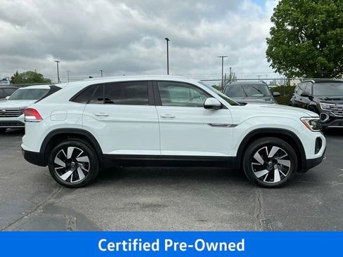 Used 2025 Volkswagen Atlas Cross Sport SE FWD image 2