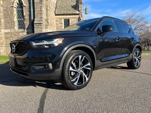 Used 2021 Volvo XC40 T5 R-Design w/ Advanced Package AWD/4WD image 3