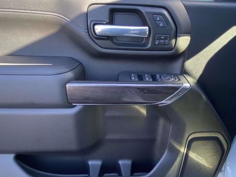 Used 2021 Chevrolet Silverado 2500 LTZ w/ LTZ Convenience Package image 16