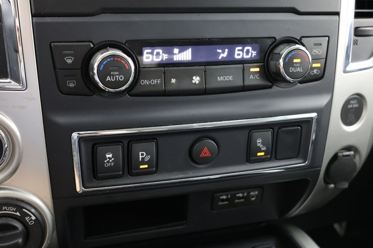 Used 2019 Nissan Titan SV w/ SV Convenience Package AWD/4WD image 30