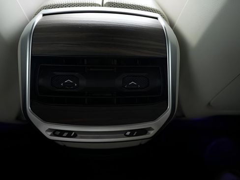 Used 2023 BMW 760i xDrive w/ Executive Package image 44