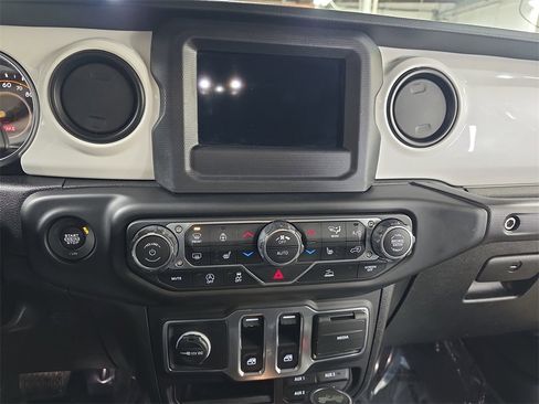 Used 2021 Jeep Wrangler Islander image 18