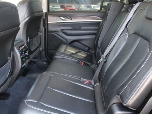 Used 2023 Jeep Grand Cherokee L Limited AWD/4WD image 36