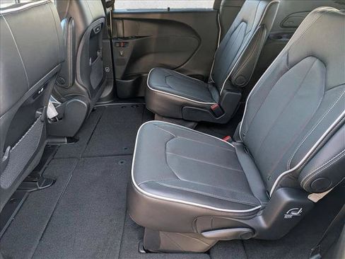 New 2026 Chrysler Pacifica Limited w/ S Appearance Package AWD/4WD image 14