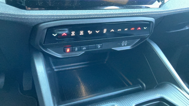 Used 2026 Jeep Cherokee Laredo AWD/4WD image 16