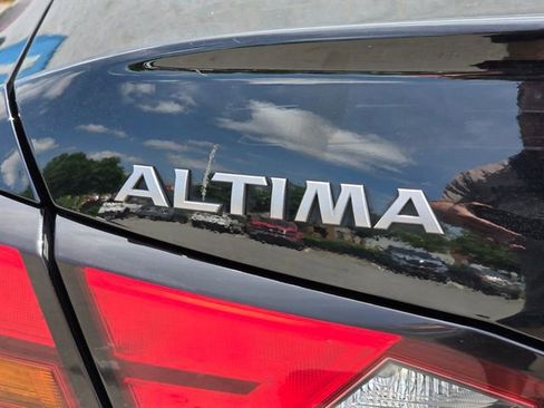 Used 2024 Nissan Altima 2.5 SV FWD image 4