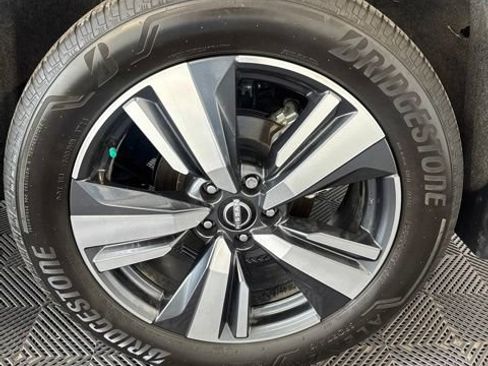 Certified 2025 Nissan Rogue SL w/ SL Premium Package FWD image 13