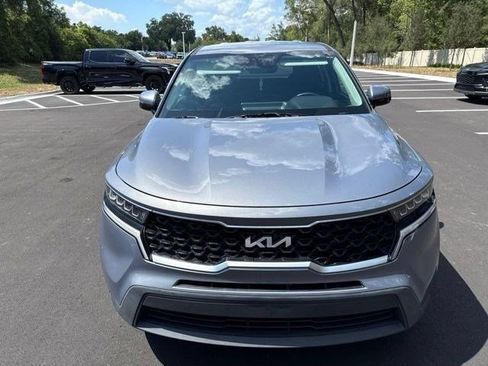 Used 2023 Kia Sorento LX FWD image 2