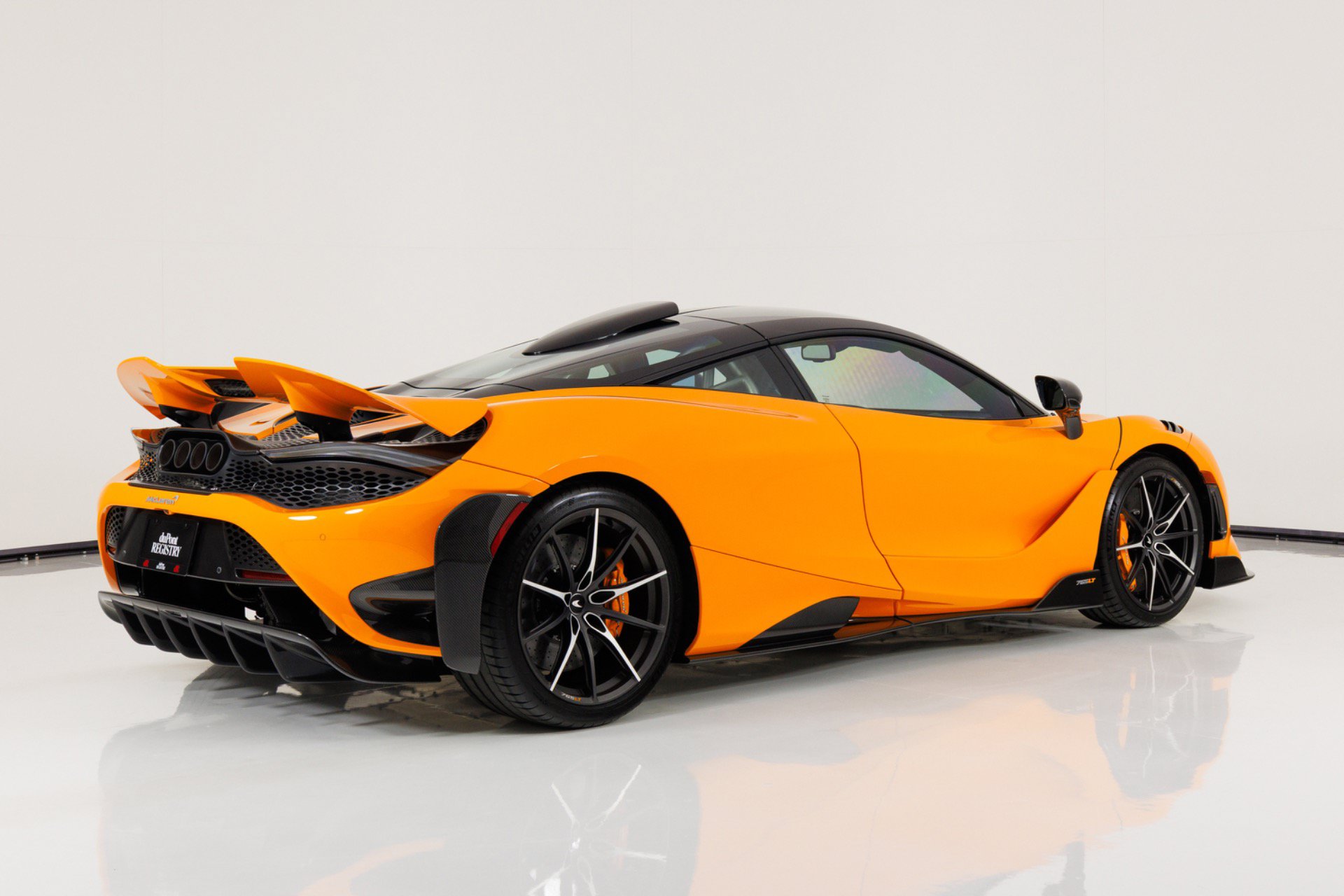 Used 2021 McLaren 765LT RWD image 3