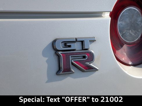Used 2021 Nissan GT-R Premium image 17