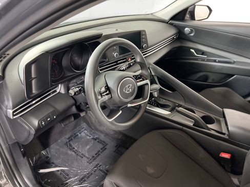 Used 2023 Hyundai Elantra SEL FWD image 9