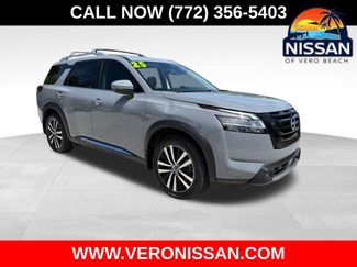 Used 2024 Nissan Pathfinder Platinum w/ Black Appearance Package FWD 360° Tour