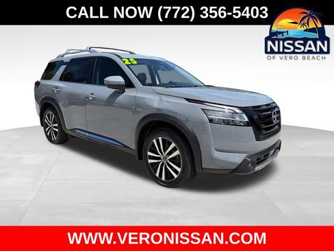 Used 2024 Nissan Pathfinder Platinum w/ Black Appearance Package FWD image 1