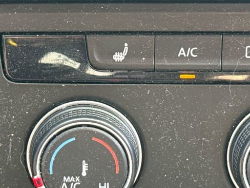 Used 2022 Volkswagen Taos SE image 29