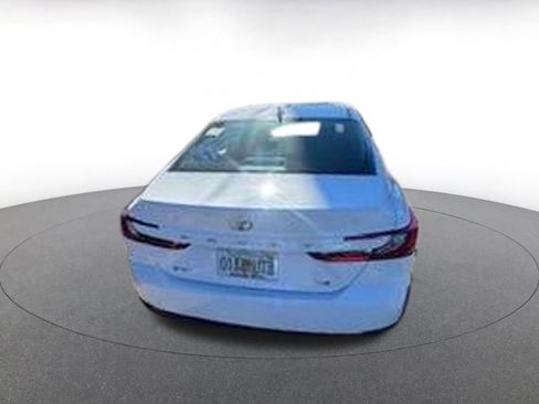 Used 2025 Toyota Camry LE image 5