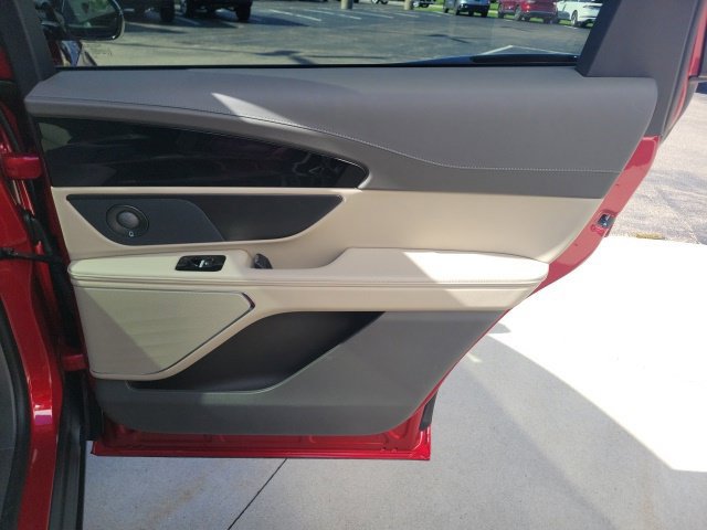 Certified 2025 Lincoln Nautilus Reserve AWD/4WD image 24