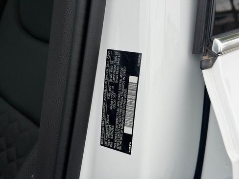 Certified 2025 Volvo XC90 B6 Plus AWD/4WD image 24
