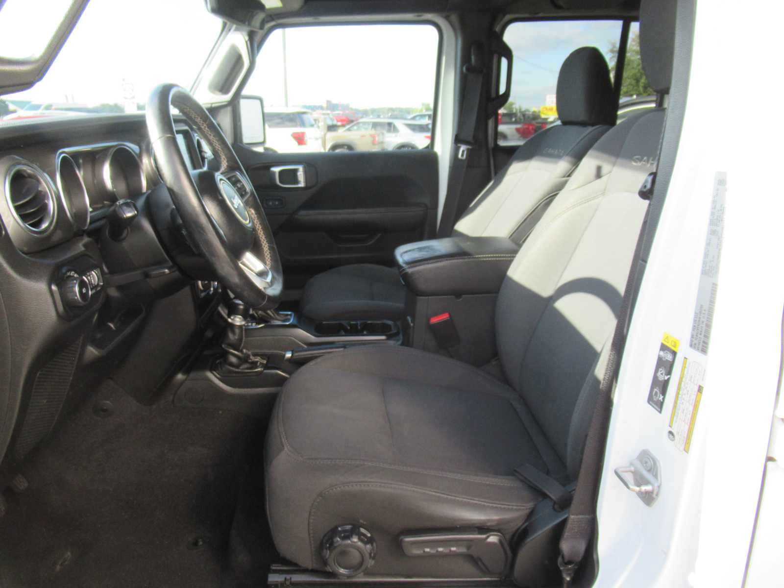 Used 2022 Jeep Wrangler Unlimited Sahara w/ Cold Weather Group AWD/4WD image 10