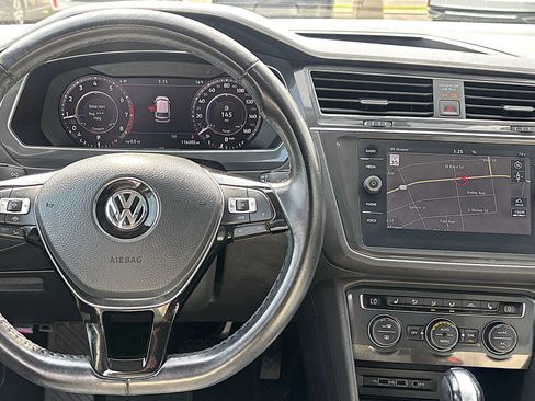 Used 2019 Volkswagen Tiguan SEL AWD/4WD image 12