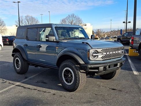 New 2025 Ford Bronco Badlands image 2