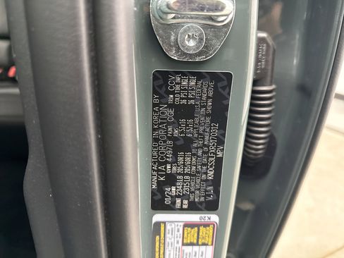 Used 2024 Kia Niro EX w/ EX Cold Weather Package FWD image 20