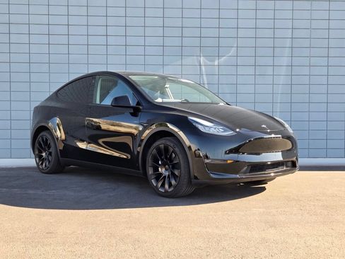 Used 2023 Tesla Model Y Long Range AWD/4WD image 6