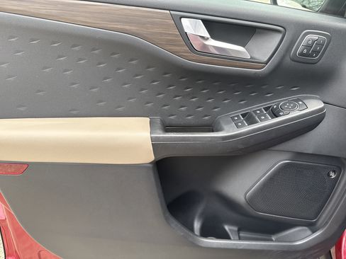 Used 2020 Ford Escape Titanium FWD image 10